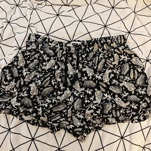 CUTE JUNGLE PRINT SHORTS